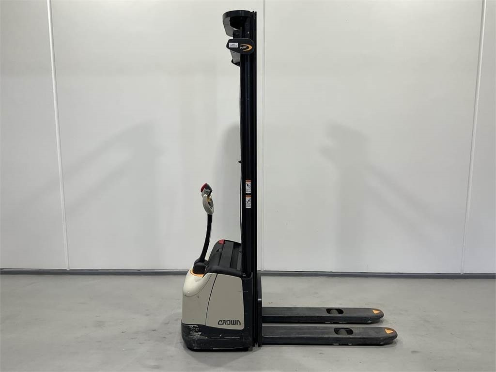 Crown WF3000-1,2 TF - Штабелер: фото 1 Crown WF3000-1,2 TF - Штабелер: фото 1