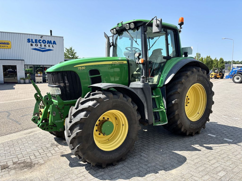 John Deere 7530 Premium AutoPowr - Трактор: фото 1 John Deere 7530 Premium AutoPowr - Трактор: фото 1