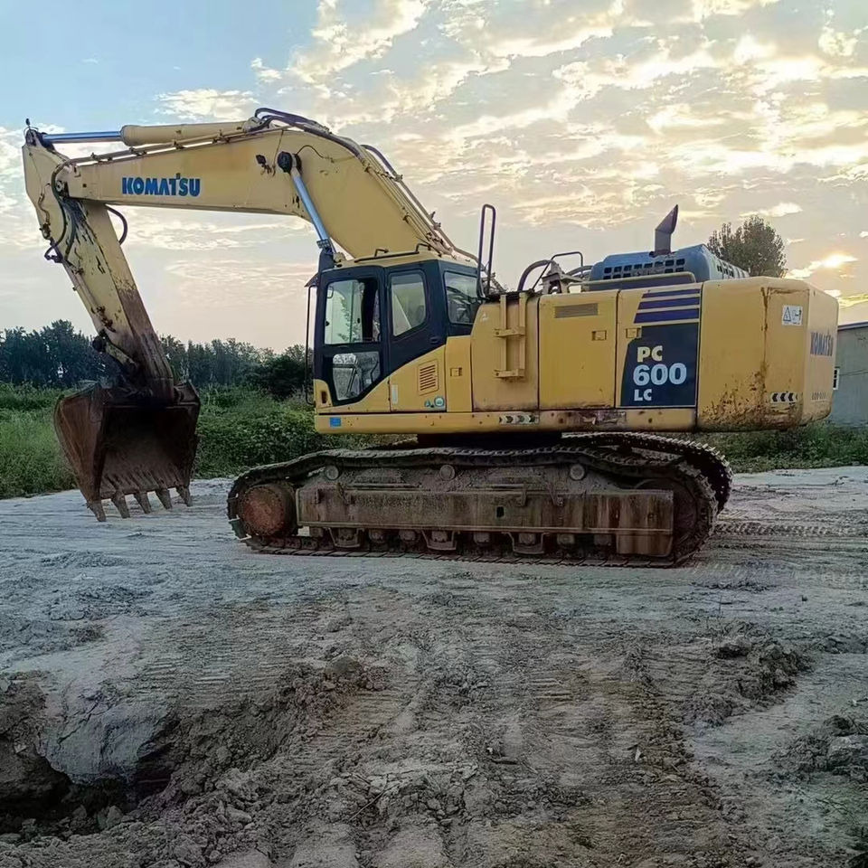 USED EXCAVATOR Good Condition Komatsu PC600-8 Original Japan Cheap Used Excavators Used Original Japan Komatsu PC600 - Гусеничный экскаватор: фото 1 USED EXCAVATOR Good Condition Komatsu PC600-8 Original Japan Cheap Used Excavators Used Original Japan Komatsu PC600 - Гусеничный экскаватор: фото 1