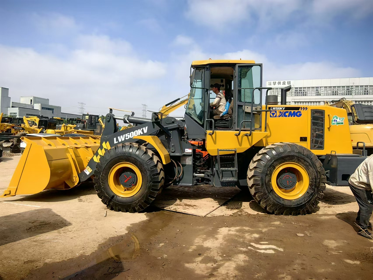 XCMG LW500KV - Колёсный погрузчик: фото 1 XCMG LW500KV - Колёсный погрузчик: фото 1