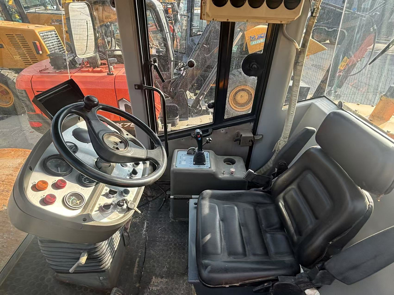 XCMG XS203J - Компактор: фото 5 XCMG XS203J - Компактор: фото 5