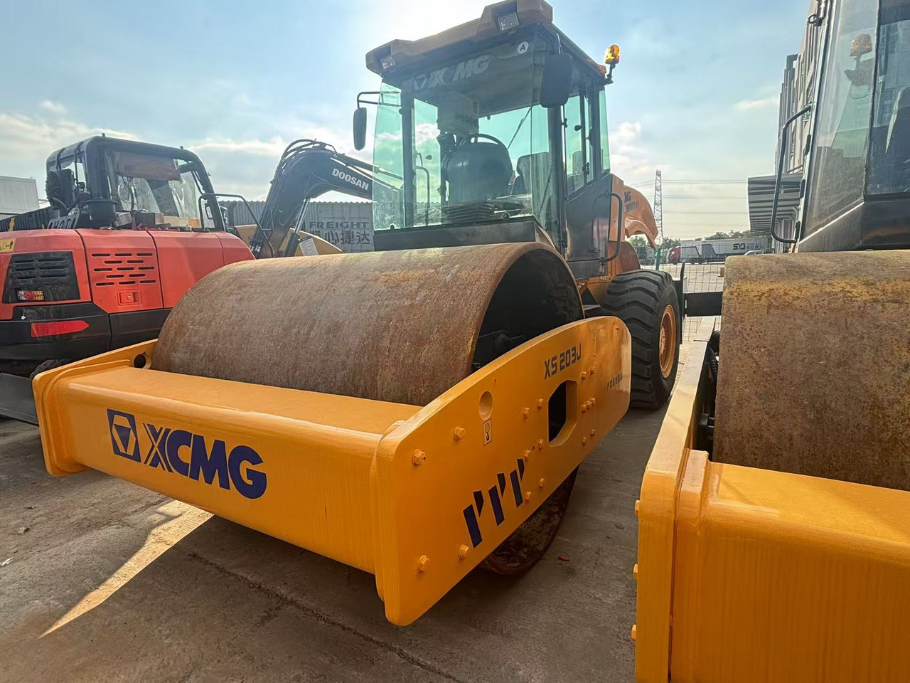 XCMG XS203J - Компактор: фото 2 XCMG XS203J - Компактор: фото 2