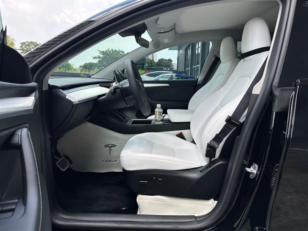 TESLA MODEL Y - Легковой автомобиль: фото 2 TESLA MODEL Y - Легковой автомобиль: фото 2