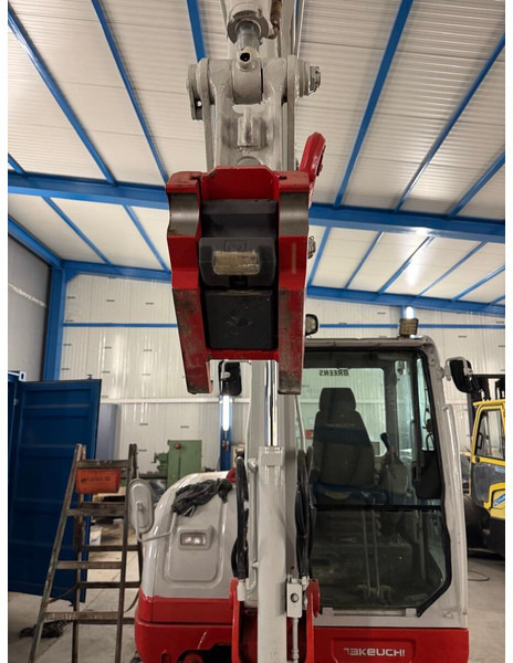 Takeuchi TB260 - Мини-экскаватор: фото 5 Takeuchi TB260 - Мини-экскаватор: фото 5