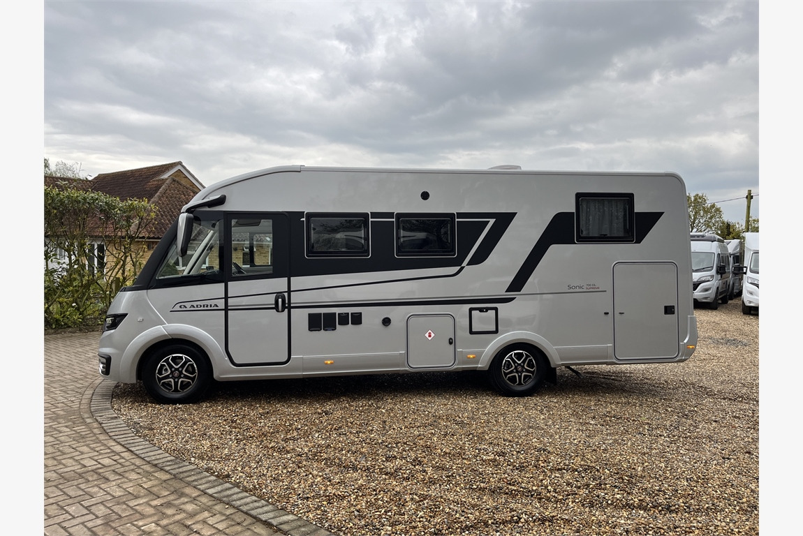 ADRIA Sonis Supreme - Интегрированный автодом: фото 1 ADRIA Sonis Supreme - Интегрированный автодом: фото 1