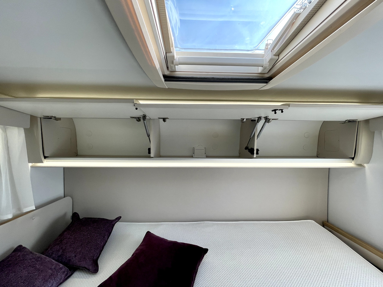 Adria Coral Xl 600 DP - Альковный автодом: фото 4 Adria Coral Xl 600 DP - Альковный автодом: фото 4