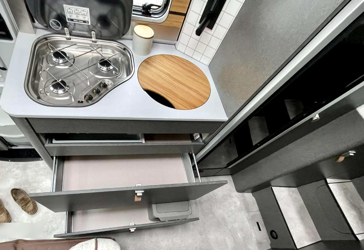 Новый Полуинтегрированный автодом Hymer MLT 580 4x4: фото 11 Новый Полуинтегрированный автодом Hymer MLT 580 4x4: фото 11