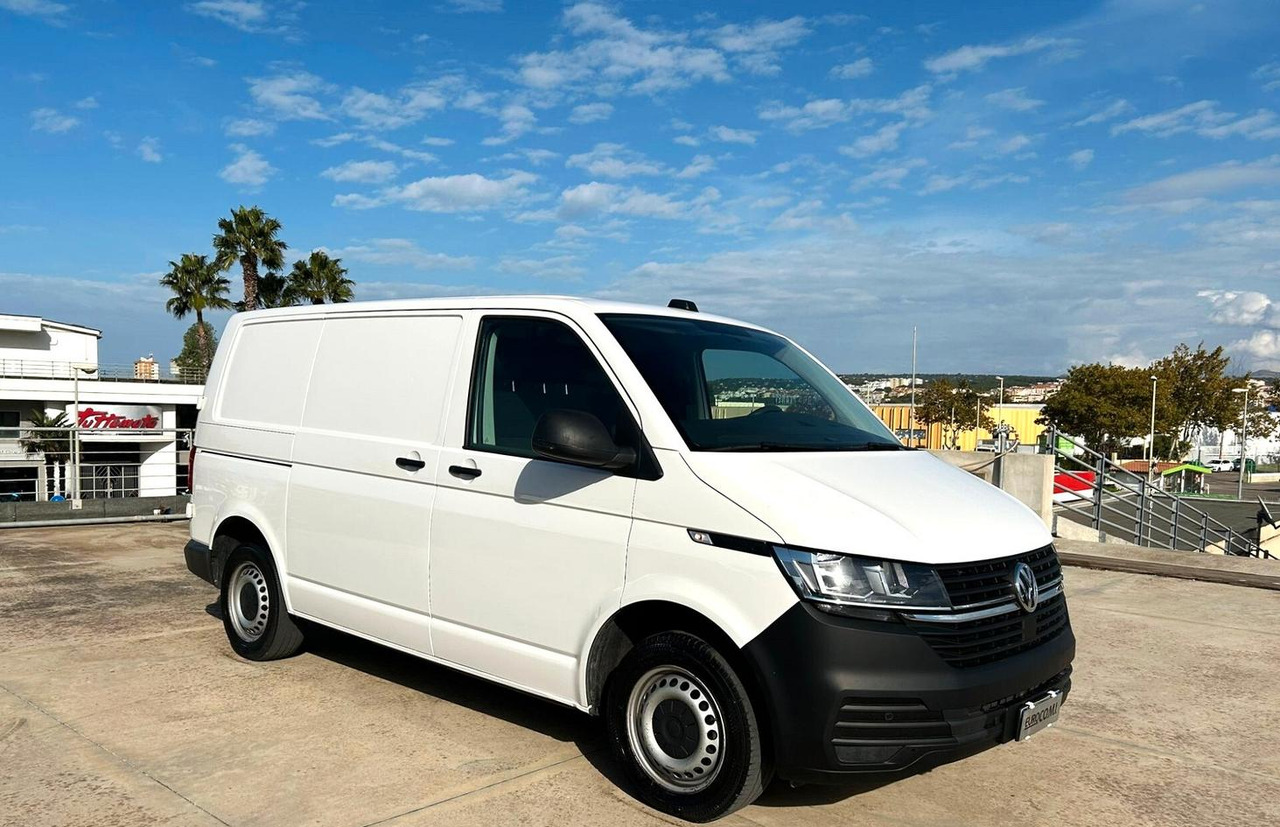 Volkswagen Transporter 2.0 TDi 150 cv - Цельнометаллический фургон: фото 3 Volkswagen Transporter 2.0 TDi 150 cv - Цельнометаллический фургон: фото 3