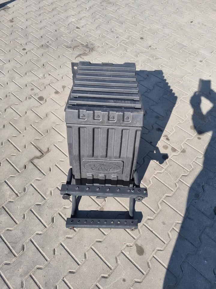 FORD PODSTAWA MOCOWANIE SKRZYNKA AKUMULATORÓW FORD F-MAX - Электрическая система для Грузовиков: фото 2 FORD PODSTAWA MOCOWANIE SKRZYNKA AKUMULATORÓW FORD F-MAX - Электрическая система для Грузовиков: фото 2