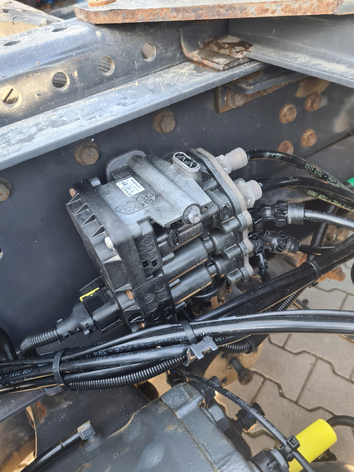 KNORR-BREMSE ZAWÓR PODUSZEK ECAS 6x2 RENAULT GAMA T RANGE C K - Воздушная подвеска для Грузовиков: фото 1 KNORR-BREMSE ZAWÓR PODUSZEK ECAS 6x2 RENAULT GAMA T RANGE C K - Воздушная подвеска для Грузовиков: фото 1