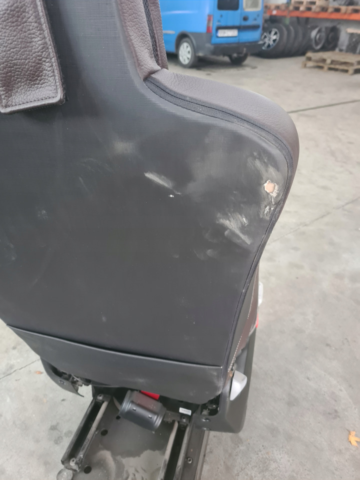 RENAULT FOTEL OBRACANY OBROTOWY SIEDZENIE PRAWE PASAŻERA SKÓRA RENAULT GAMA T C K - Сиденье для Грузовиков: фото 5 RENAULT FOTEL OBRACANY OBROTOWY SIEDZENIE PRAWE PASAŻERA SKÓRA RENAULT GAMA T C K - Сиденье для Грузовиков: фото 5
