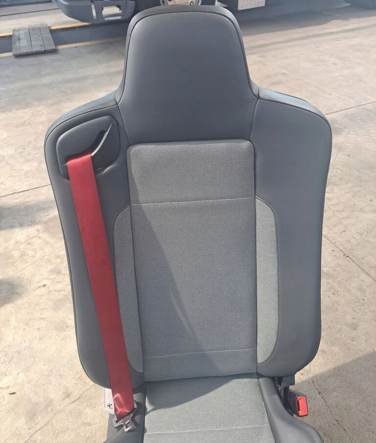 RENAULT FOTEL PRAWY SIEDZENIE PASAŻERA RENAULT RANGE GAMA T C K - Сиденье для Грузовиков: фото 3 RENAULT FOTEL PRAWY SIEDZENIE PASAŻERA RENAULT RANGE GAMA T C K - Сиденье для Грузовиков: фото 3