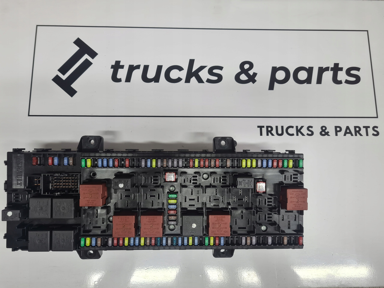 RENAULT PŁYTA BEZPIECZNIKÓW SKRZYNKA RENAULT GAMA T RANGE 22619991 P03 - Предохранитель для Грузовиков: фото 1 RENAULT PŁYTA BEZPIECZNIKÓW SKRZYNKA RENAULT GAMA T RANGE 22619991 P03 - Предохранитель для Грузовиков: фото 1