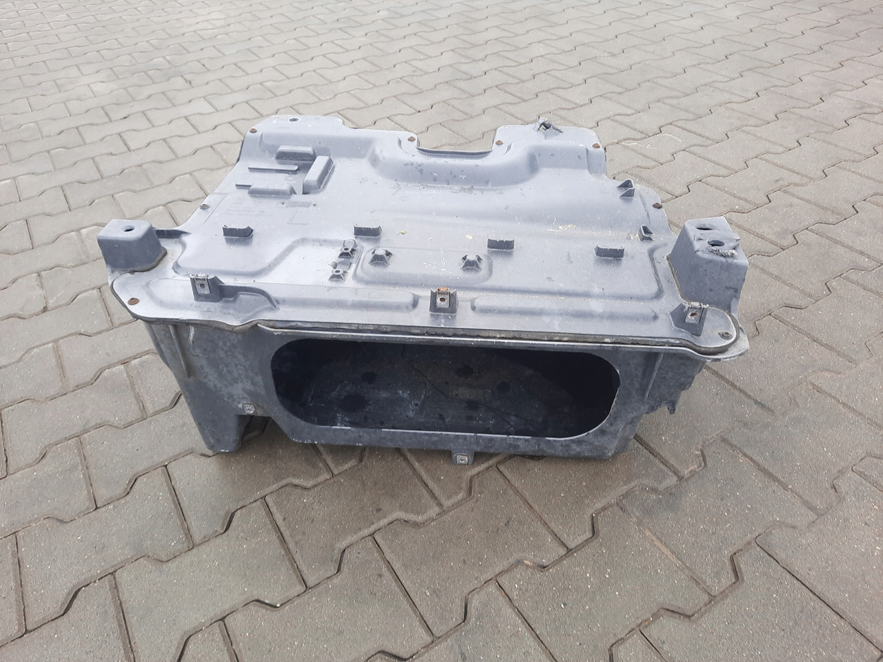RENAULT SCHOWEK POD KABINĘ LEWY RENAULT GAMA T RANGE - Кузов и экстерьер для Грузовиков: фото 1 RENAULT SCHOWEK POD KABINĘ LEWY RENAULT GAMA T RANGE - Кузов и экстерьер для Грузовиков: фото 1