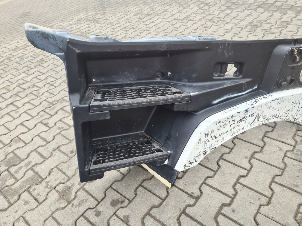 RENAULT STOPNICA GÓRNA STOPIEŃ LEWY RENAULT GAMA T RANGE HIGH - Боковая подножка для Грузовиков: фото 2 RENAULT STOPNICA GÓRNA STOPIEŃ LEWY RENAULT GAMA T RANGE HIGH - Боковая подножка для Грузовиков: фото 2