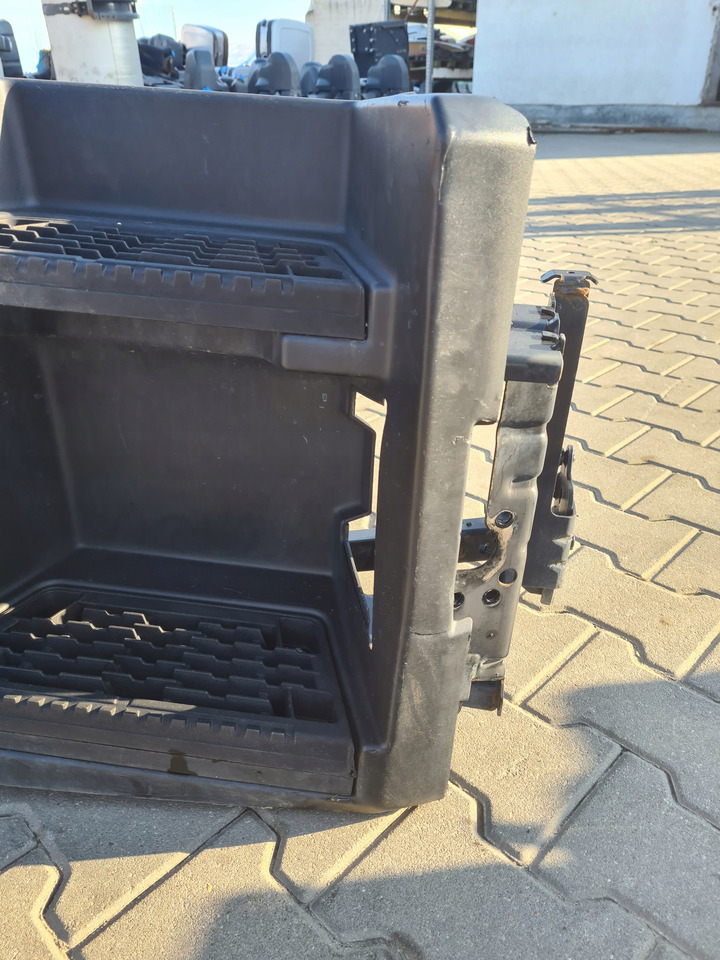 RENAULT STOPNICA KOMPLETNA PRAWA STELAŻ STOPNICY STOPNIA RENAULT GAMA T RANGE - Боковая подножка для Грузовиков: фото 5 RENAULT STOPNICA KOMPLETNA PRAWA STELAŻ STOPNICY STOPNIA RENAULT GAMA T RANGE - Боковая подножка для Грузовиков: фото 5