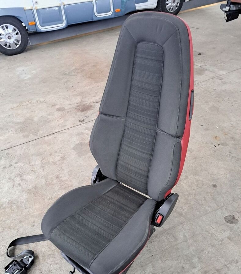 VOLVO FOTEL PASAŻERA PRAWY VOLVO FH 4 FM 4 - Сиденье для Грузовиков: фото 1 VOLVO FOTEL PASAŻERA PRAWY VOLVO FH 4 FM 4 - Сиденье для Грузовиков: фото 1