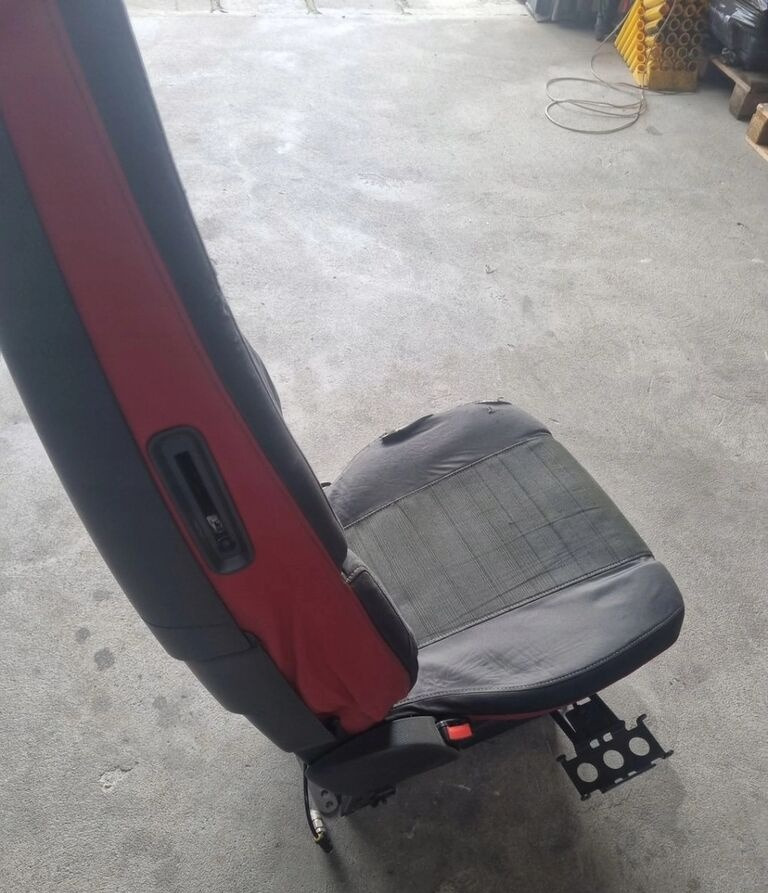 VOLVO FOTEL PNEUMATYCZNY KIEROWCY LEWY VOLVO FH 4 FM 4 AUTOMAT - Сиденье для Грузовиков: фото 2 VOLVO FOTEL PNEUMATYCZNY KIEROWCY LEWY VOLVO FH 4 FM 4 AUTOMAT - Сиденье для Грузовиков: фото 2