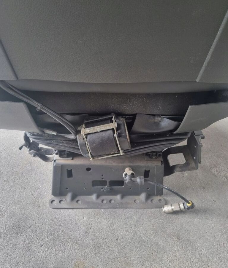 VOLVO FOTEL PNEUMATYCZNY KIEROWCY LEWY VOLVO FH 4 FM 4 AUTOMAT - Сиденье для Грузовиков: фото 5 VOLVO FOTEL PNEUMATYCZNY KIEROWCY LEWY VOLVO FH 4 FM 4 AUTOMAT - Сиденье для Грузовиков: фото 5