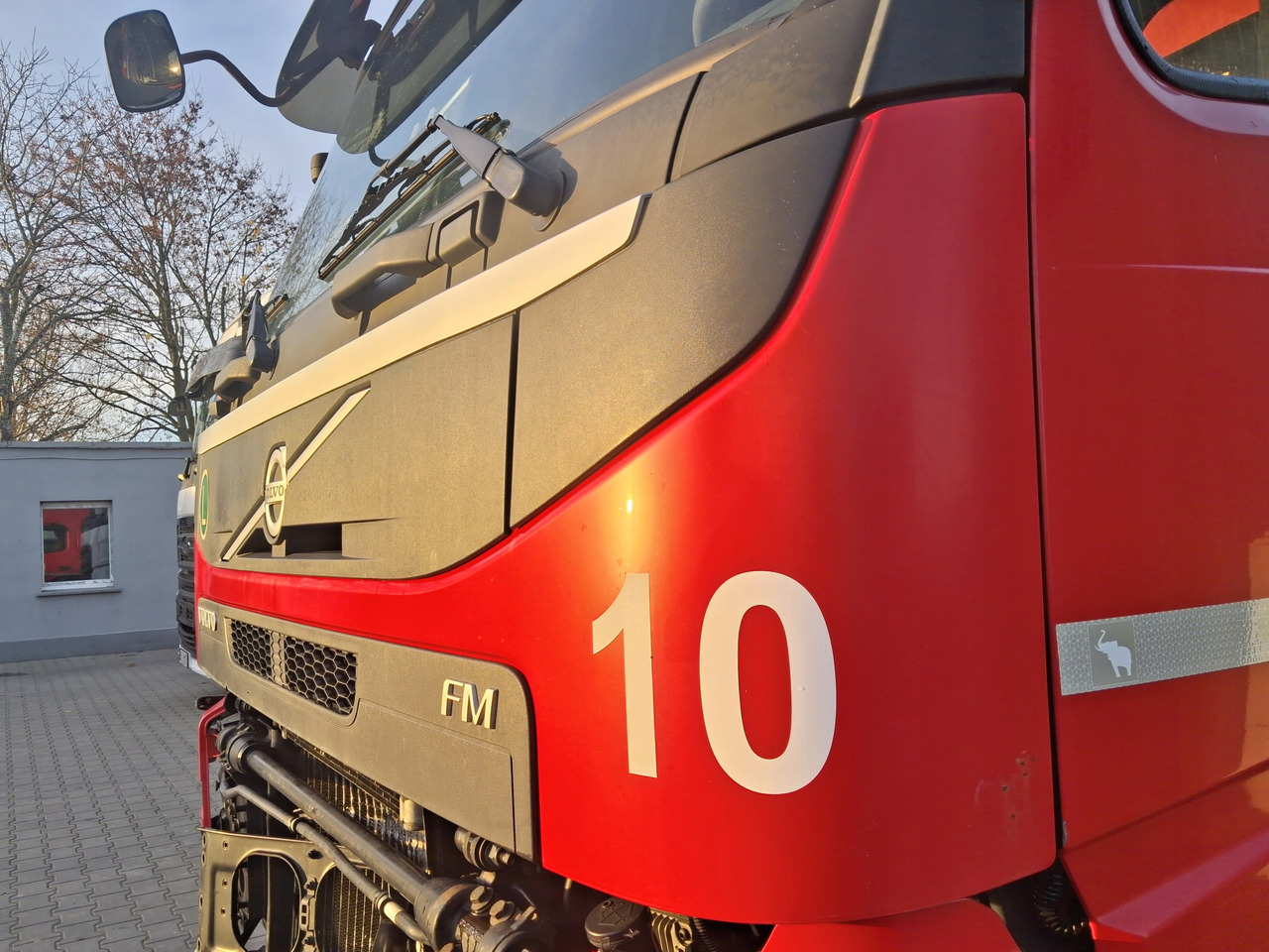 VOLVO MASKA KOMPLETNA GÓRNA ATRAPA KABINY VOLVO FM 4 FMX EURO 6 - Капот для Грузовиков: фото 2 VOLVO MASKA KOMPLETNA GÓRNA ATRAPA KABINY VOLVO FM 4 FMX EURO 6 - Капот для Грузовиков: фото 2