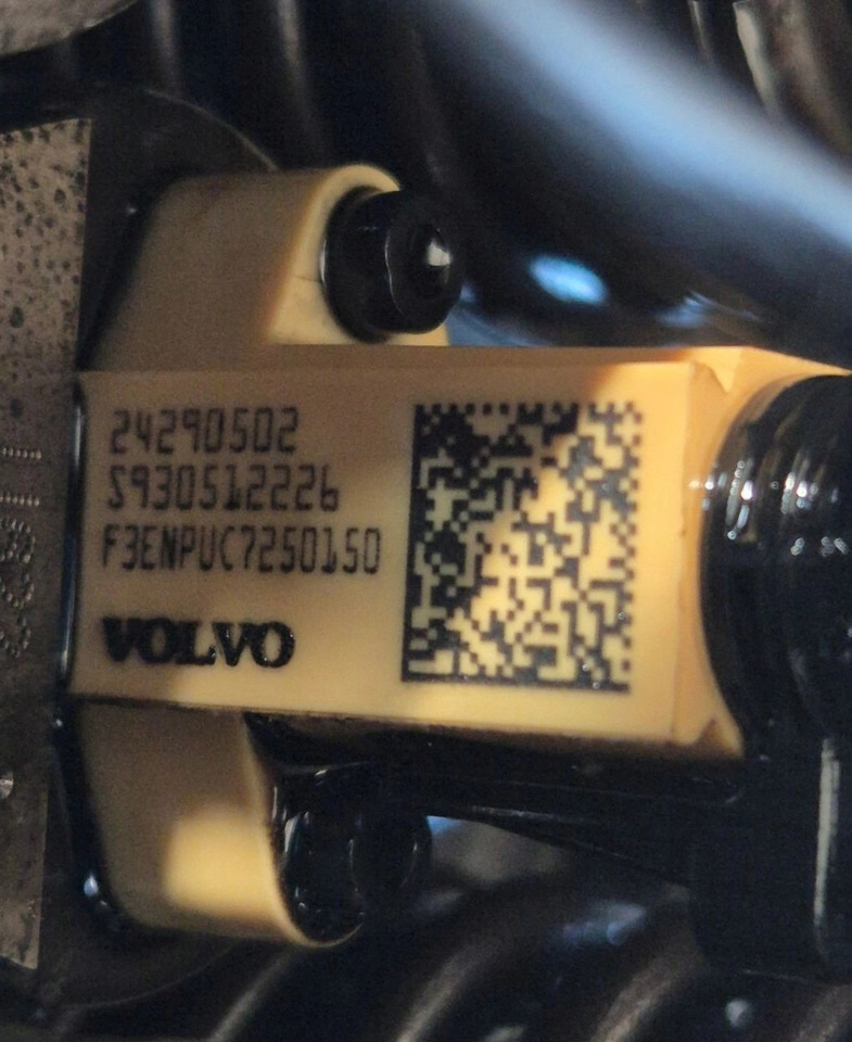 VOLVO POMPOWTRYSKIWACZE WTRYSKI COMMON RAIL VOLVO FH 5 FM 5 RENAULT GAMA DTI EVO - Распределитель впрыска: фото 3 VOLVO POMPOWTRYSKIWACZE WTRYSKI COMMON RAIL VOLVO FH 5 FM 5 RENAULT GAMA DTI EVO - Распределитель впрыска: фото 3