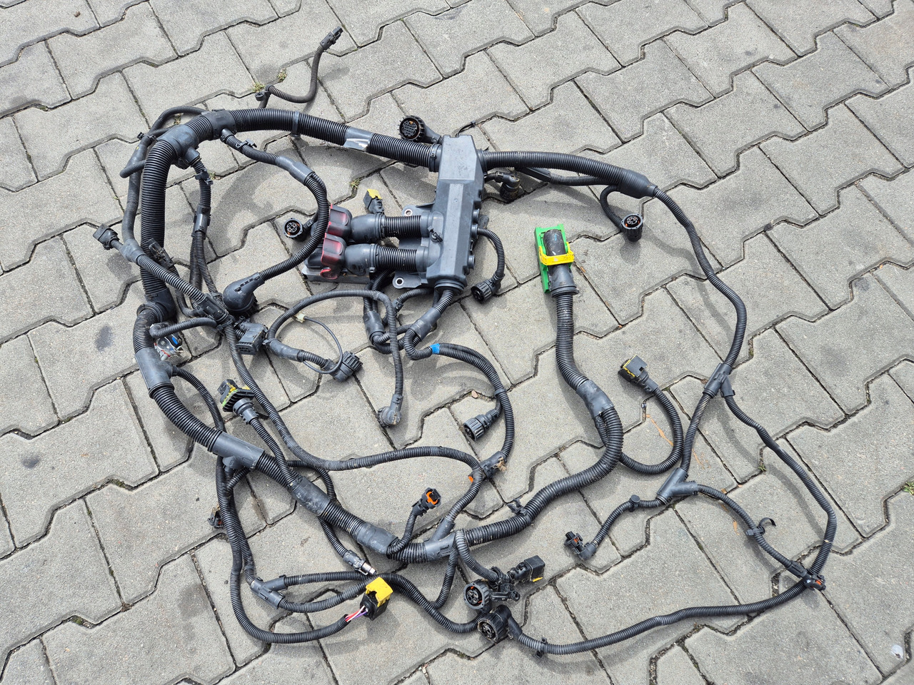 VOLVO WIĄZKA INSTALACJA SILNIKA VOLVO FH FM RENAULT GAMA RANGE T EVO D13 8K LIFT - Кабели/ Провода для Грузовиков: фото 1 VOLVO WIĄZKA INSTALACJA SILNIKA VOLVO FH FM RENAULT GAMA RANGE T EVO D13 8K LIFT - Кабели/ Провода для Грузовиков: фото 1