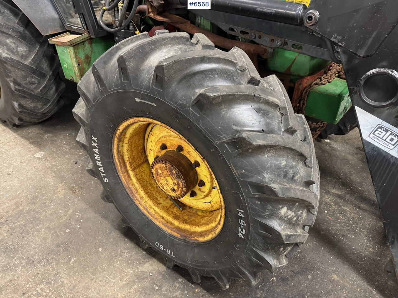 1980 John Deere 2140 w/ front loader. - Трактор: фото 5 1980 John Deere 2140 w/ front loader. - Трактор: фото 5