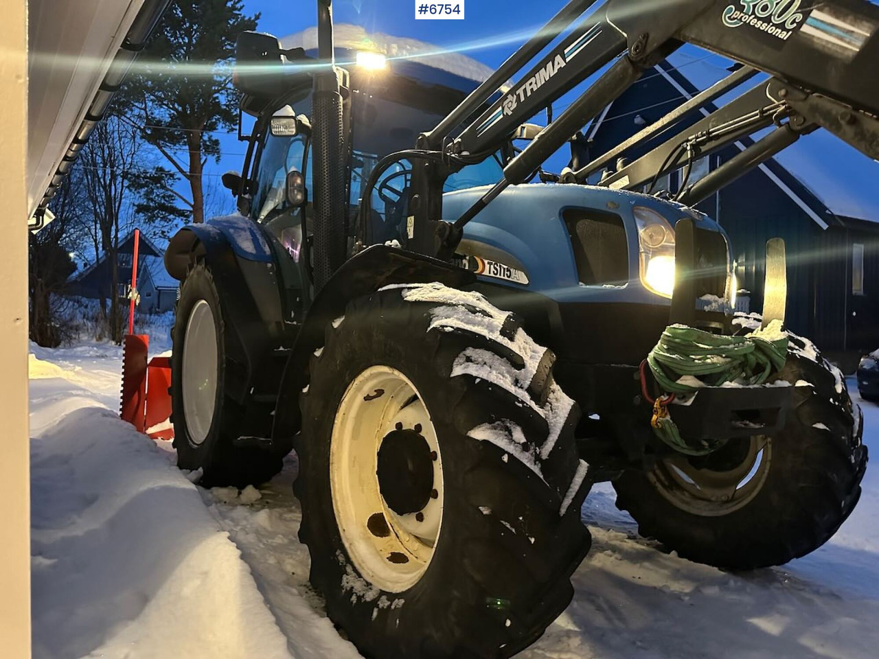 2004 New Holland TS115A 4x4 w/ Front loader, bucket, grading bucket and snow blower. - Трактор: фото 4 2004 New Holland TS115A 4x4 w/ Front loader, bucket, grading bucket and snow blower. - Трактор: фото 4