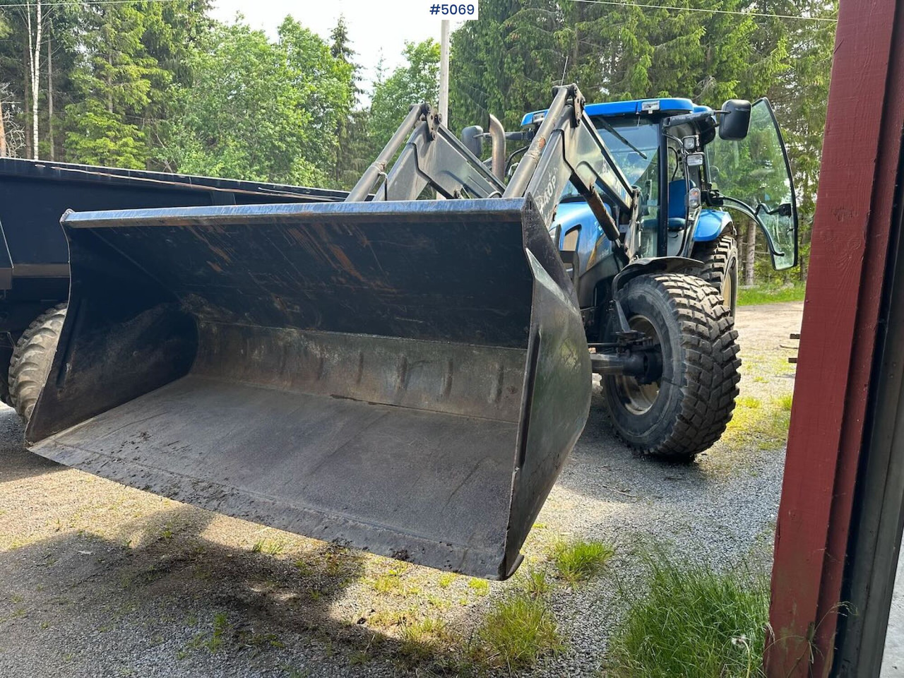 2009 New Holland T6040 SS w/ Trima front loader - Трактор: фото 4 2009 New Holland T6040 SS w/ Trima front loader - Трактор: фото 4