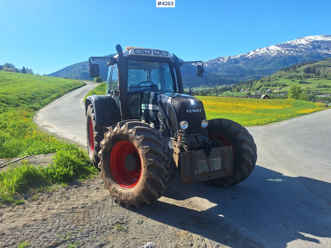 2011 Fent 820 Vario TMS w/ plow plate - Трактор: фото 1 2011 Fent 820 Vario TMS w/ plow plate - Трактор: фото 1