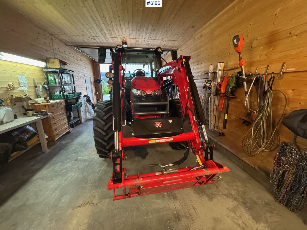 2023 Massey Ferguson 5711M Dyna w/ loader with 3rd function. Only 115 hours! - Трактор: фото 2 2023 Massey Ferguson 5711M Dyna w/ loader with 3rd function. Only 115 hours! - Трактор: фото 2