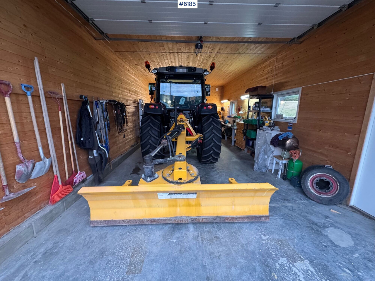 Трактор 2023 Massey Ferguson 5711M Dyna w/ loader with 3rd function. Only 115 hours!: фото 10 Трактор 2023 Massey Ferguson 5711M Dyna w/ loader with 3rd function. Only 115 hours!: фото 10