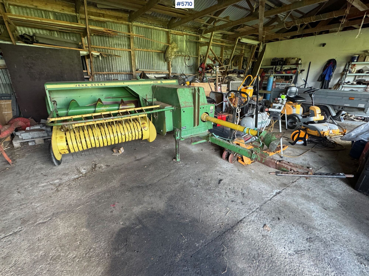 Техника для сенозаготовки John Deere 336 Square baler.: фото 1