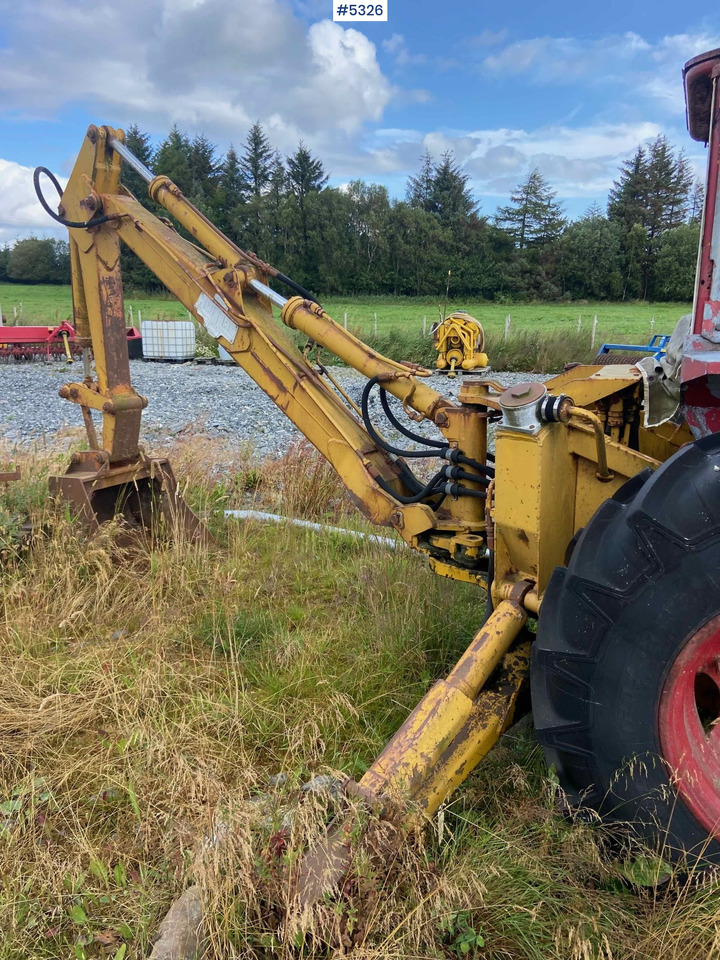 Volvo 430 mit heckmontiertem Baggeraufbau, Rep.-Objekt - Трактор: фото 3 Volvo 430 mit heckmontiertem Baggeraufbau, Rep.-Objekt - Трактор: фото 3