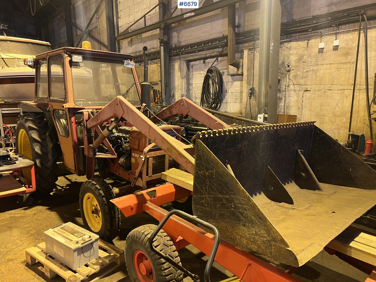 Volvo T430K traktor m/ frontlaster og skuffe - Трактор: фото 1 Volvo T430K traktor m/ frontlaster og skuffe - Трактор: фото 1