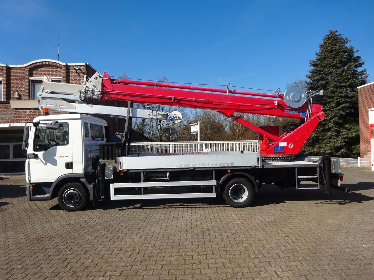 MAN 8.180 TGL + Böcker AK 32 Meter Dachdeckerkran - Автоманипулятор: фото 2 MAN 8.180 TGL + Böcker AK 32 Meter Dachdeckerkran - Автоманипулятор: фото 2