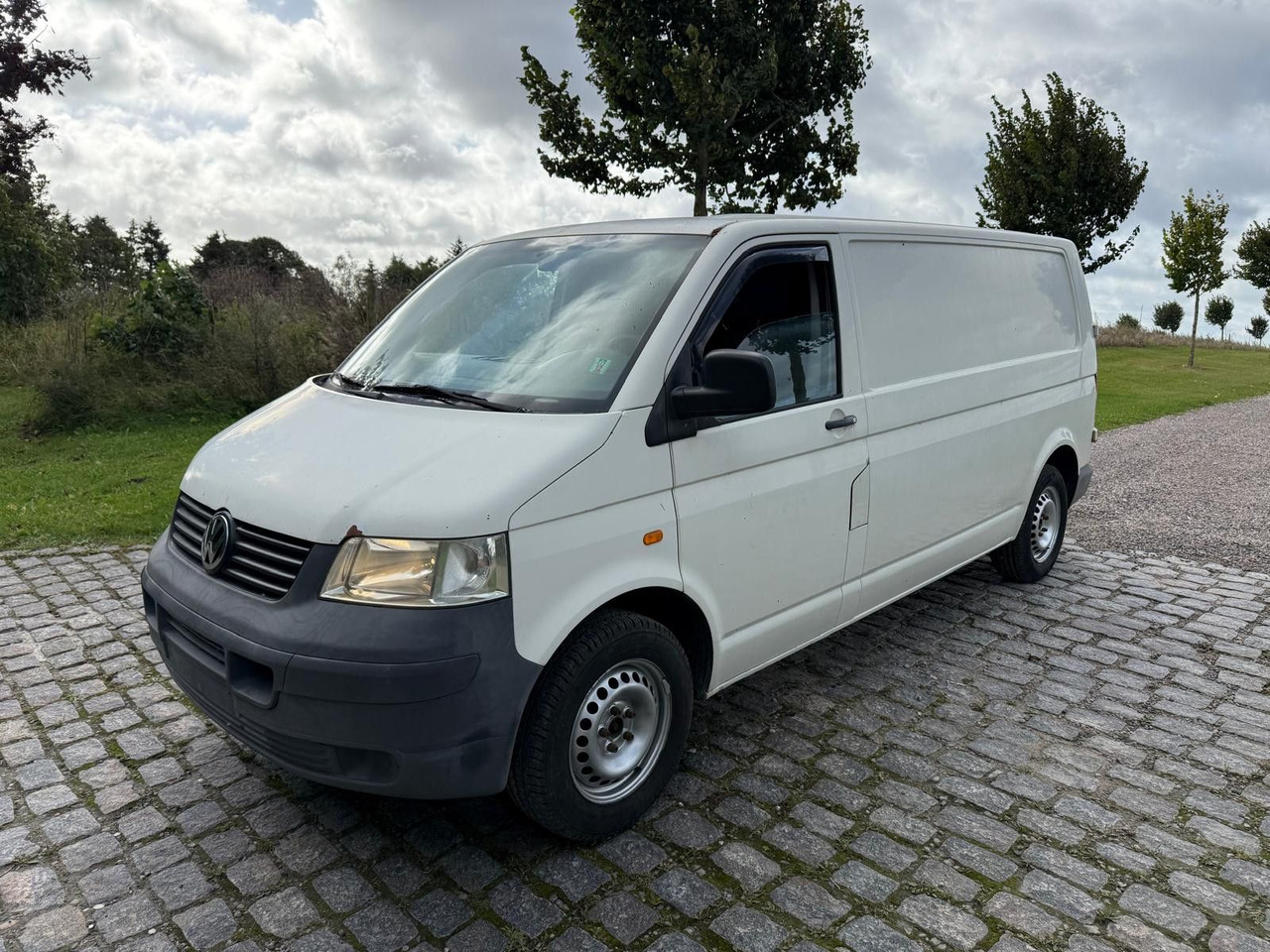 Volkswagen T5 Transporter 2.5 TDI Kasten lang *2500 € - Легковой фургон: фото 2 Volkswagen T5 Transporter 2.5 TDI Kasten lang *2500 € - Легковой фургон: фото 2