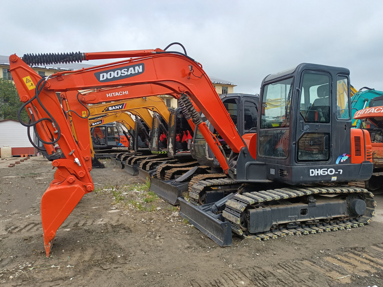 DOOSAN DH60-7 - Мини-экскаватор: фото 1 DOOSAN DH60-7 - Мини-экскаватор: фото 1