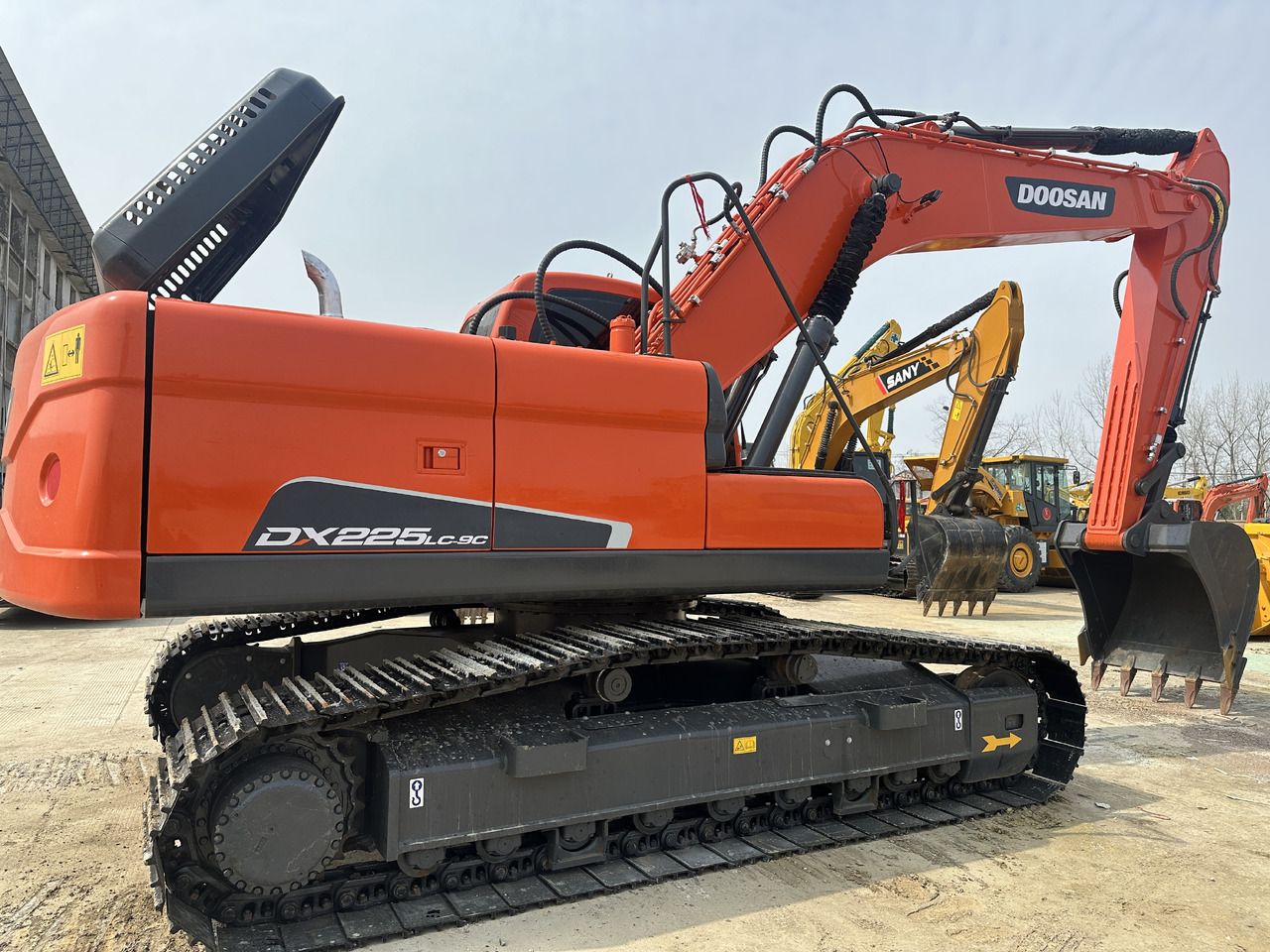 DOOSAN DX225LC-9C - Гусеничный экскаватор: фото 1 DOOSAN DX225LC-9C - Гусеничный экскаватор: фото 1