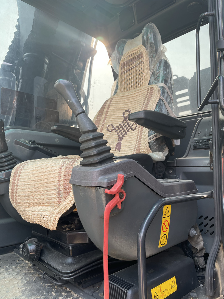 VOLVO EC140 - Гусеничный экскаватор: фото 5 VOLVO EC140 - Гусеничный экскаватор: фото 5