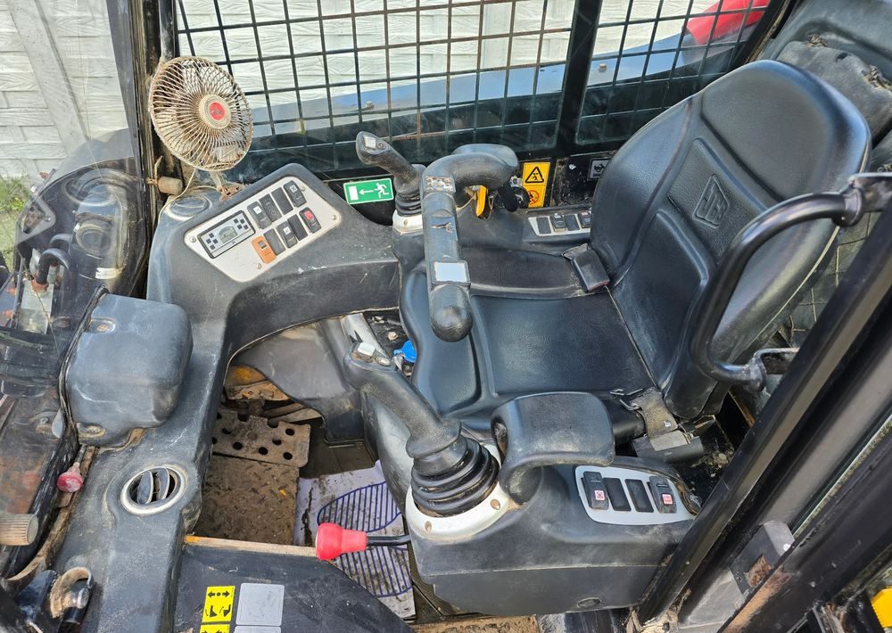 JCB - Мини-погрузчик с бортовым поворотом: фото 3 JCB - Мини-погрузчик с бортовым поворотом: фото 3