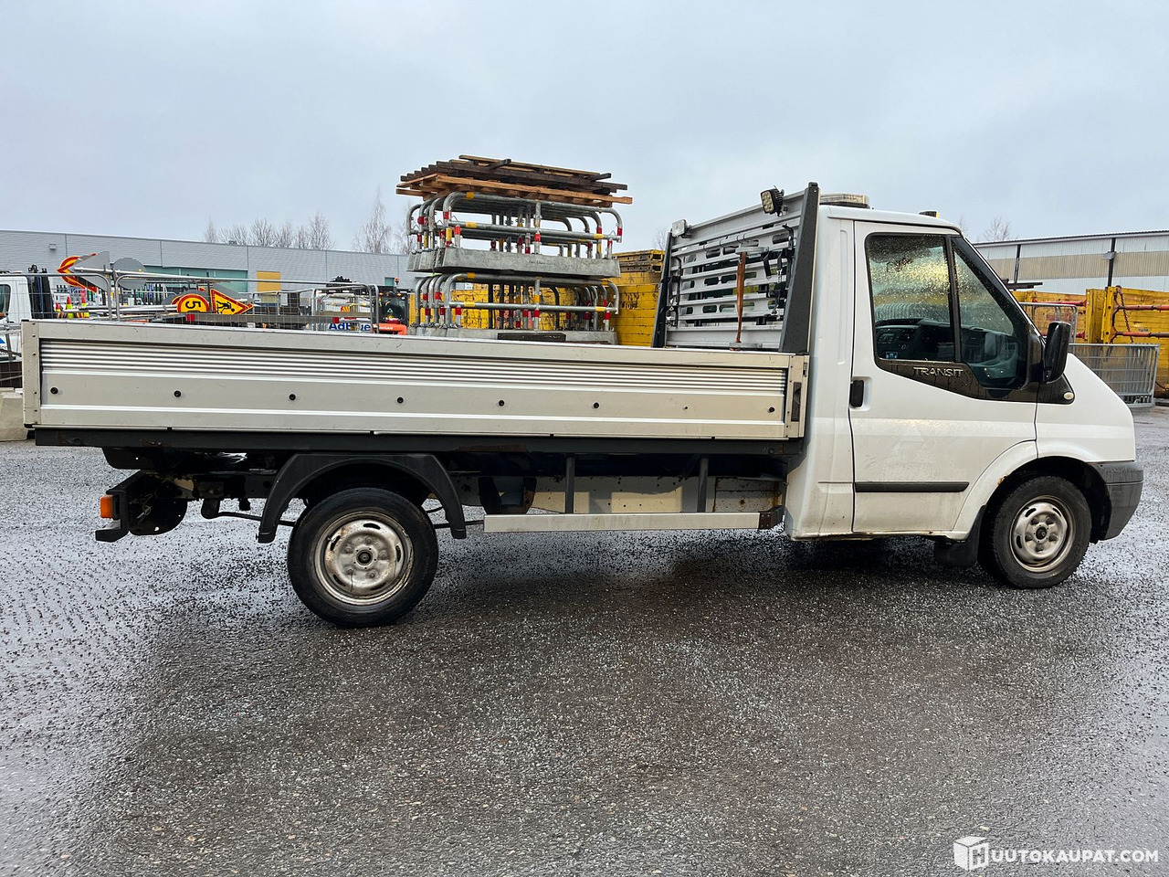 Ford Transit flatbed, reg. year 2012, only 151,068 km, Tampere - Малотоннажный бортовой грузовик: фото 5 Ford Transit flatbed, reg. year 2012, only 151,068 km, Tampere - Малотоннажный бортовой грузовик: фото 5