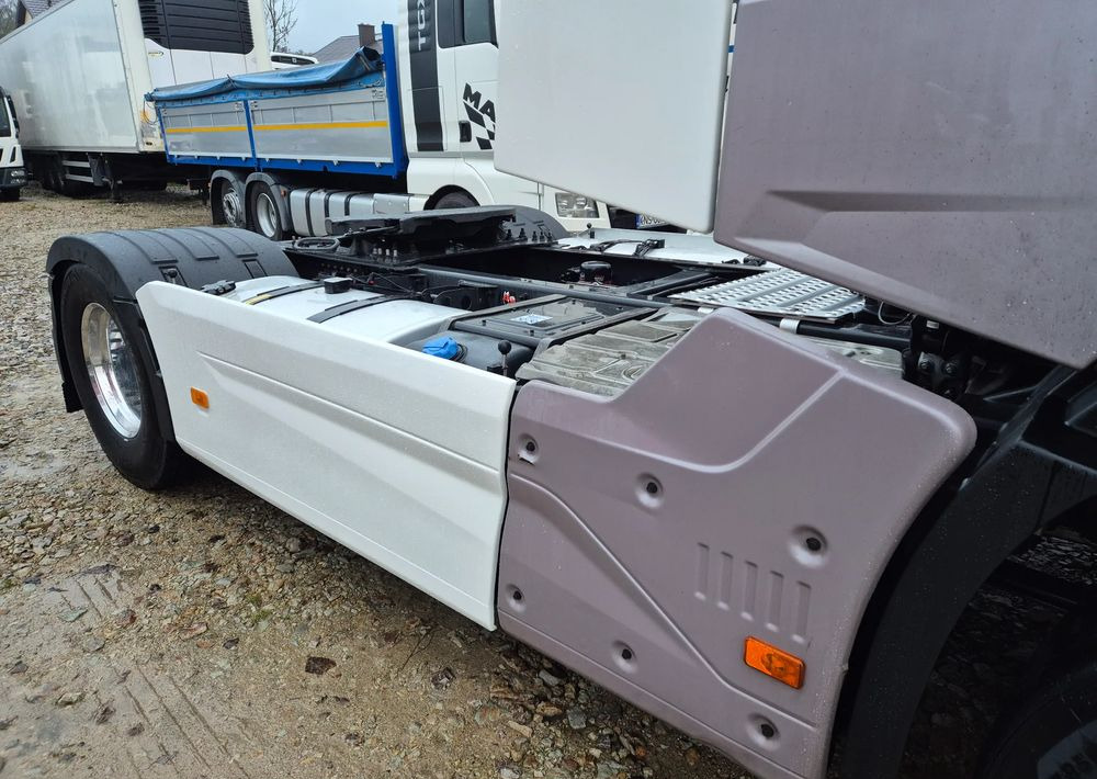 Renault HIGH GAMA T480 2019 SALON PL VIN: KD ! 13l STANDARD STANDARD / KLIMA POSTOJOWA / FULL OPCJA / T520 T440 / TOP STAN GAMA T - Тягач: фото 5 Renault HIGH GAMA T480 2019 SALON PL VIN: KD ! 13l STANDARD STANDARD / KLIMA POSTOJOWA / FULL OPCJA / T520 T440 / TOP STAN GAMA T - Тягач: фото 5