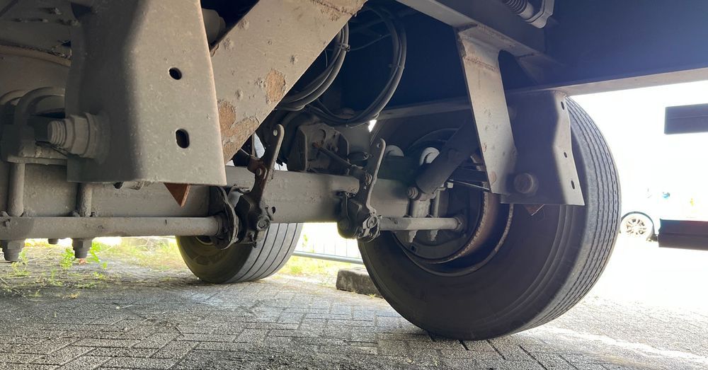 Wielton 2 osiowa NAUKA JAZDY 2 osie z Holandii dwu dwuosiowa dwie osie 2osiowa 2osie - Полуприцеп-фургон: фото 4 Wielton 2 osiowa NAUKA JAZDY 2 osie z Holandii dwu dwuosiowa dwie osie 2osiowa 2osie - Полуприцеп-фургон: фото 4