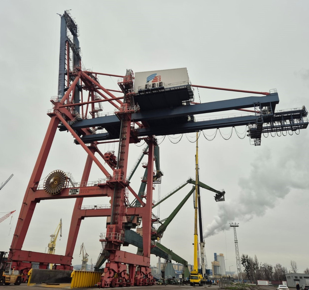 ZPMC STS crane - Портовая техника: фото 1 ZPMC STS crane - Портовая техника: фото 1