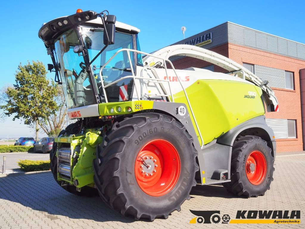 Claas Jaguar 950 4x4 - Кормоуборочный комбайн: фото 1 Claas Jaguar 950 4x4 - Кормоуборочный комбайн: фото 1
