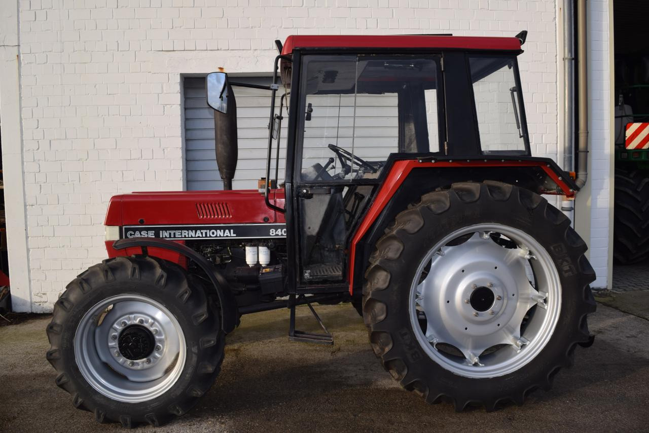 Case-IH 840 - Трактор: фото 2 Case-IH 840 - Трактор: фото 2