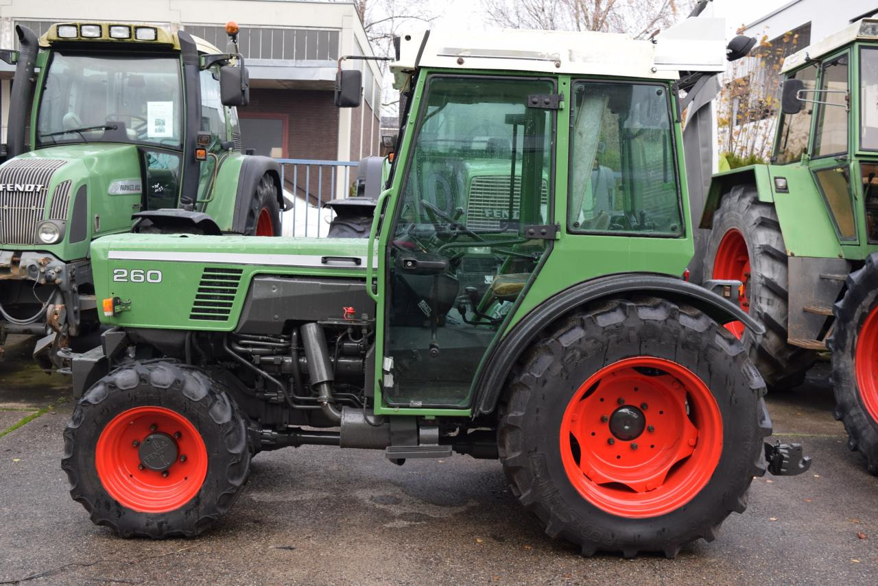 Fendt Farmer 260 V *Schmalspur* - Трактор: фото 3 Fendt Farmer 260 V *Schmalspur* - Трактор: фото 3