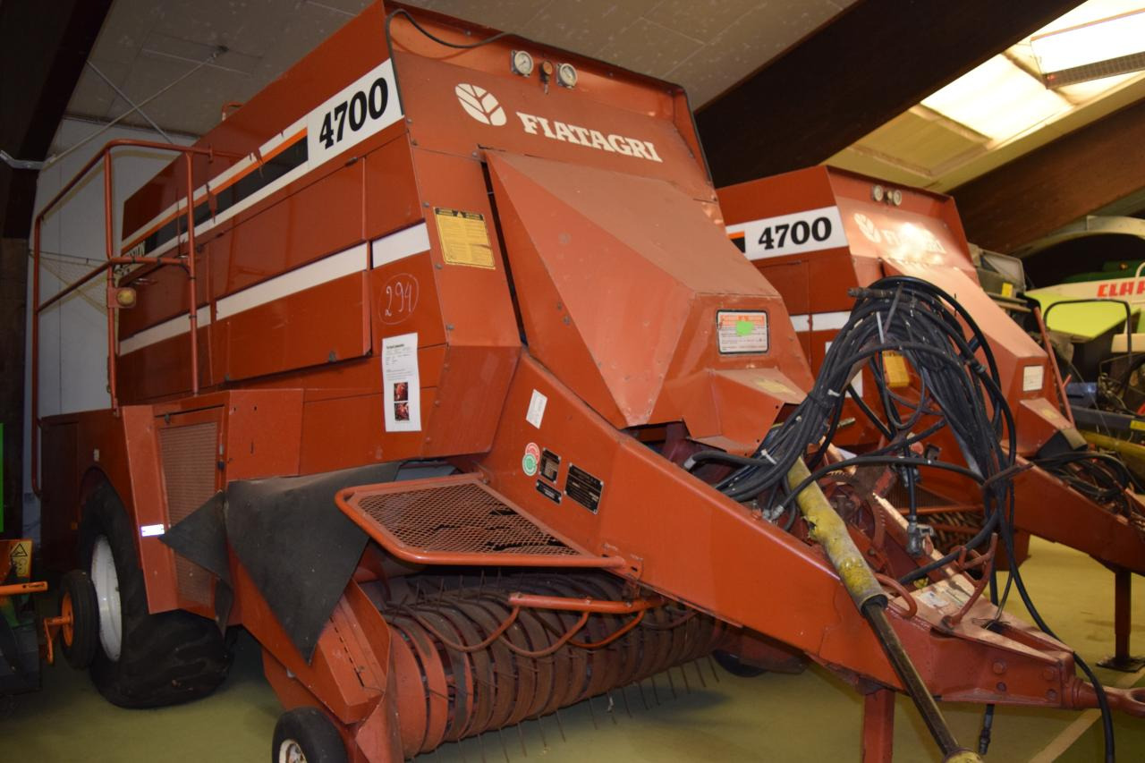 Fiat Hesston 4700 - Пресс-подборщик тюковый: фото 1 Fiat Hesston 4700 - Пресс-подборщик тюковый: фото 1