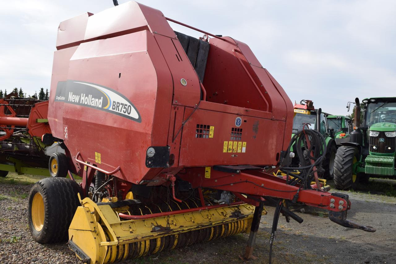 New Holland BR 750 CropCutter - Пресс-подборщик рулонный: фото 2 New Holland BR 750 CropCutter - Пресс-подборщик рулонный: фото 2